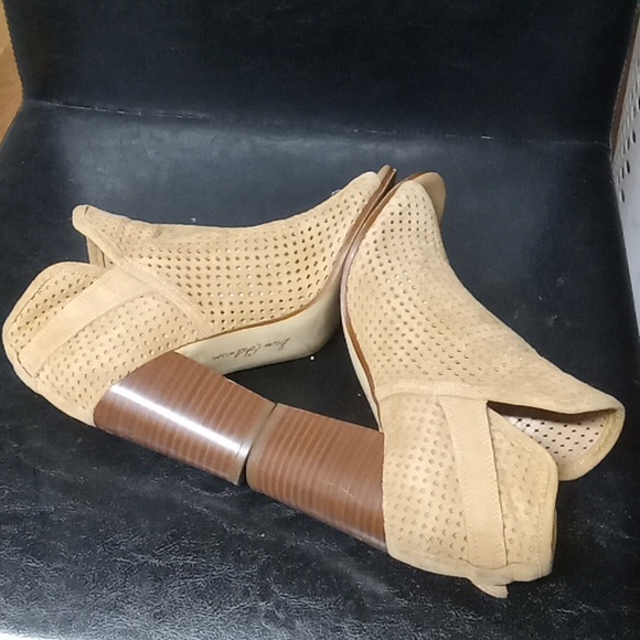 Sam Edelman size 6, Tan Suede peep toe with 3 1/2" block heels - Picture 3 of 6